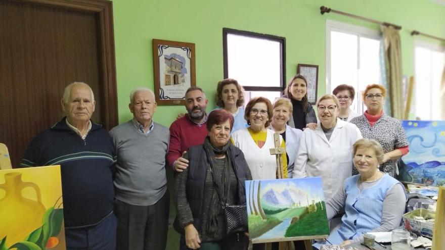 La delegada de Políticas Sociales visita el CPA de Teba.