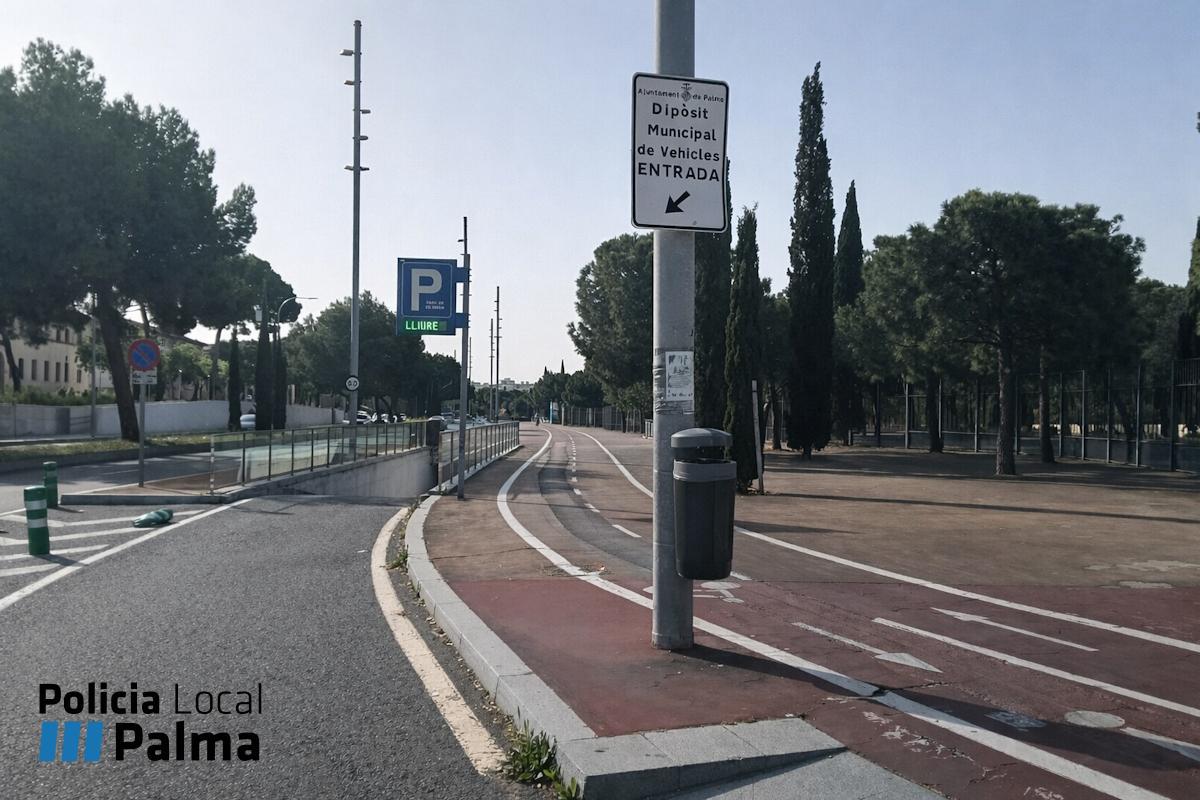 Entrada al depósito municipal de vehículos de sa Riera, en Palma.