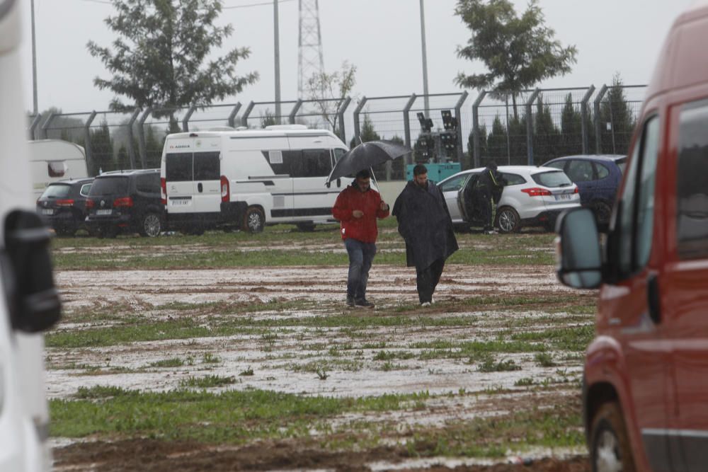 Zonas del camping de Cheste embarradas por las lluvias