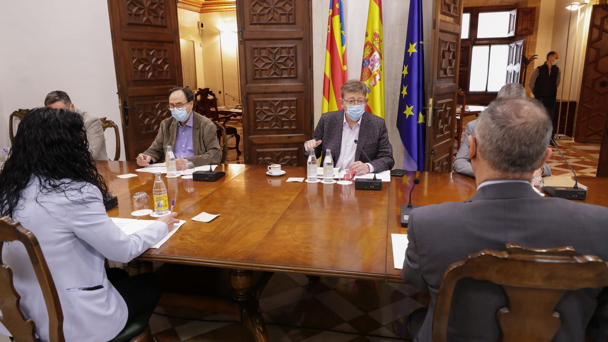 Reunión del presidente de la Generalitat, Ximo Puig, con agentes económicos y sociales.