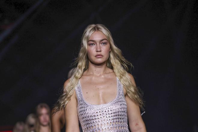 Gigi Hadid, desfile de Chloe en Paris Fashion Week