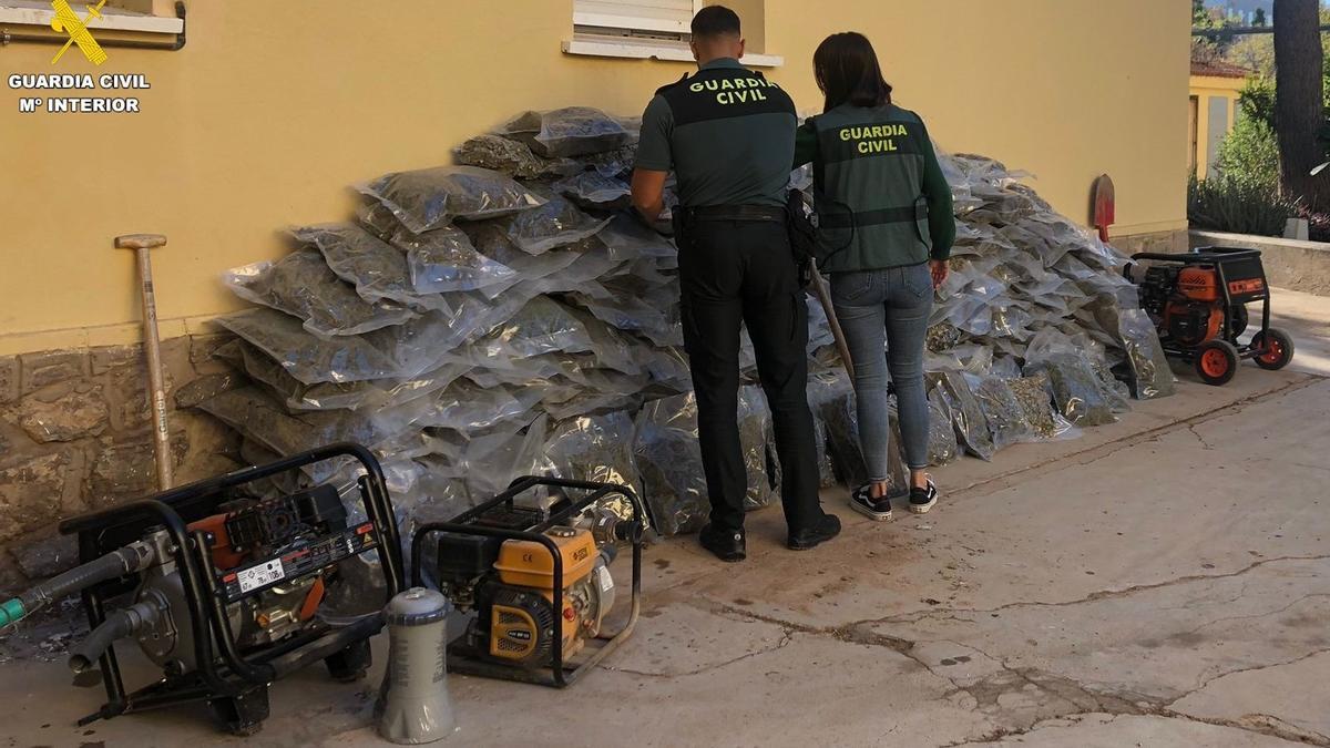 Marihuana incautada por la Guardia Civil.