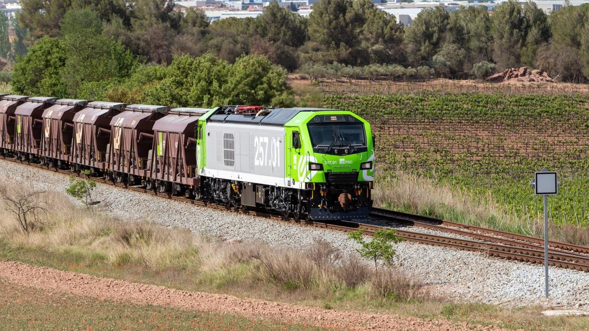 Un comboi de mercaderies de Ferrocarrils de la Generalitat