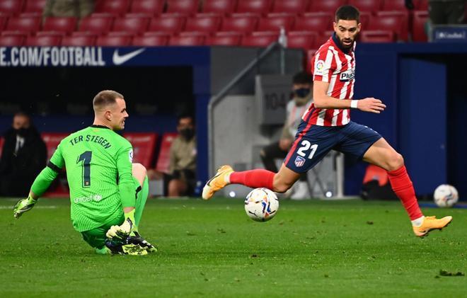 Imágenes del partido entre el Atlético de Madrid y el FC Barcelona correspondiente a la jornada 10 de LaLiga, disputado en el estadio Wanda Metropolitano, Madrid.