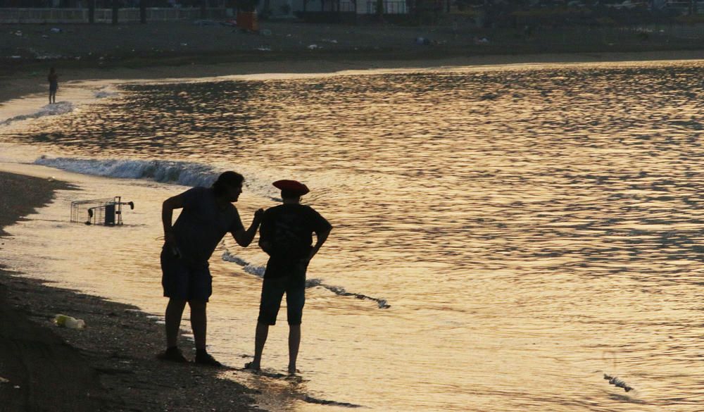 Así han quedado las playas después de la Noche de San Juan