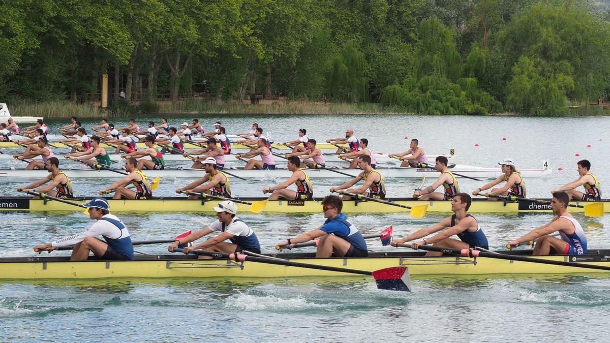 Una competició de rem disputada a l’Estany de Banyoles