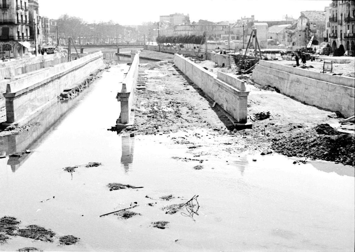 Obres de construcció de la plaça Catalunya de Girona
