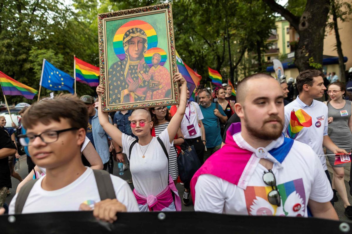 Polònia absol tres dones acusades per fer cartells LGTBI amb la Verge Maria