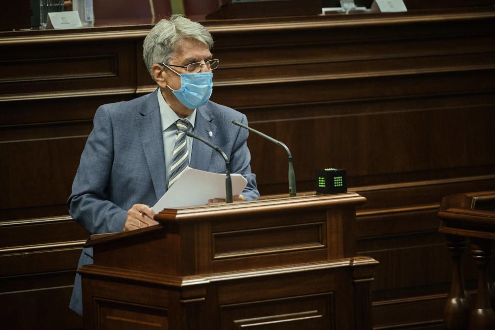 Pleno en el Parlamento de Canarias