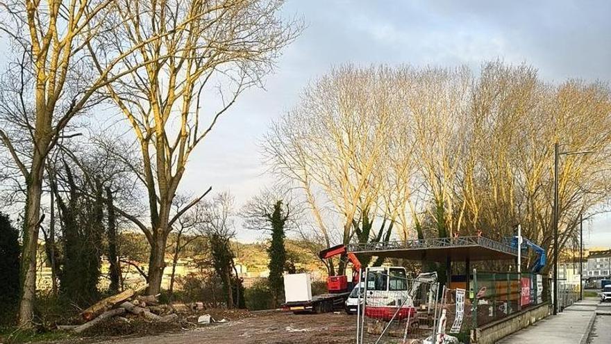 El PSOE de Arteixo cuestiona la construcción de una nueva gasolinera junto al embalse de O Rosadoiro, en Sabón