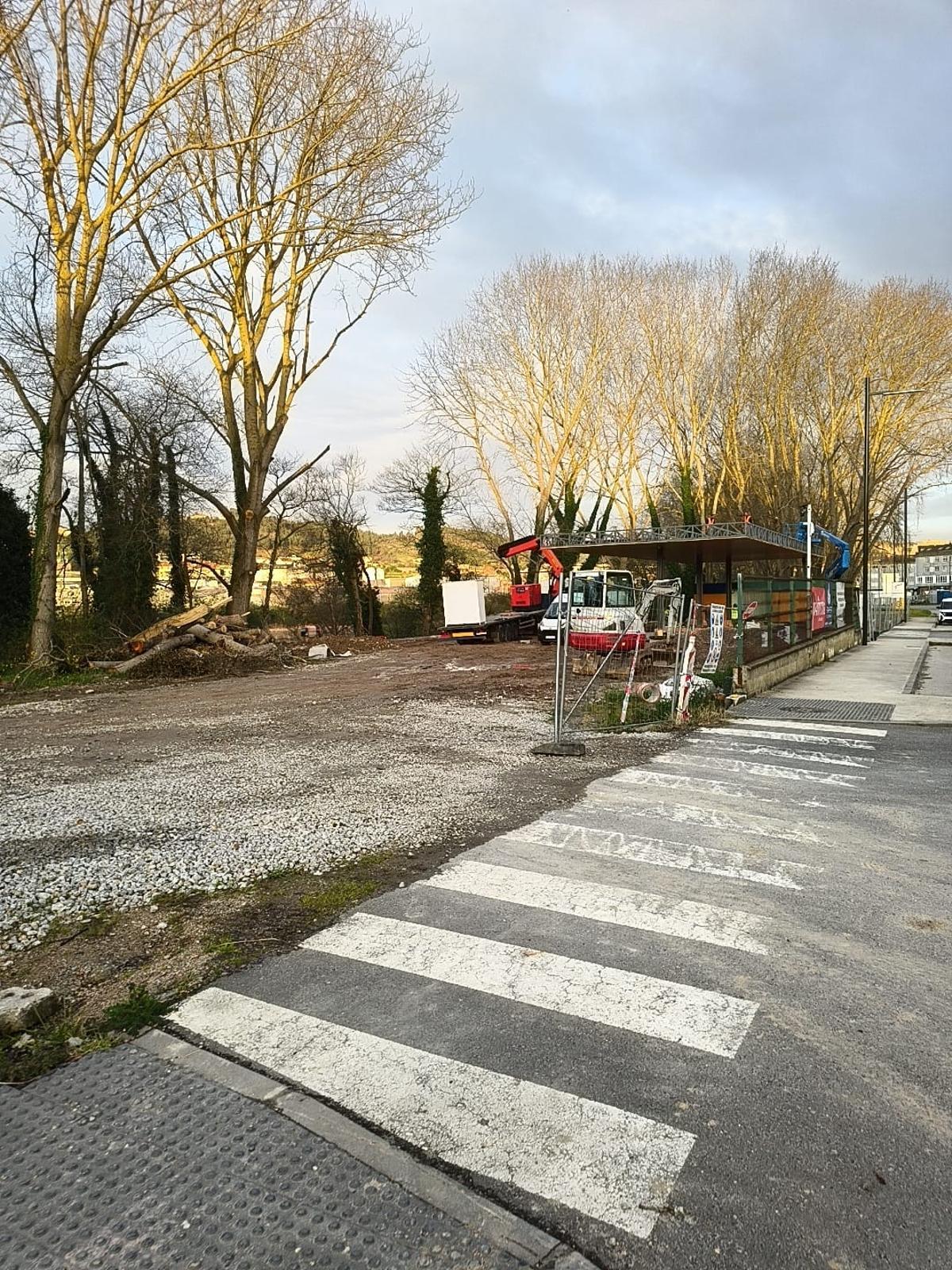 Obras en la nueva gasolinera de Sabón.