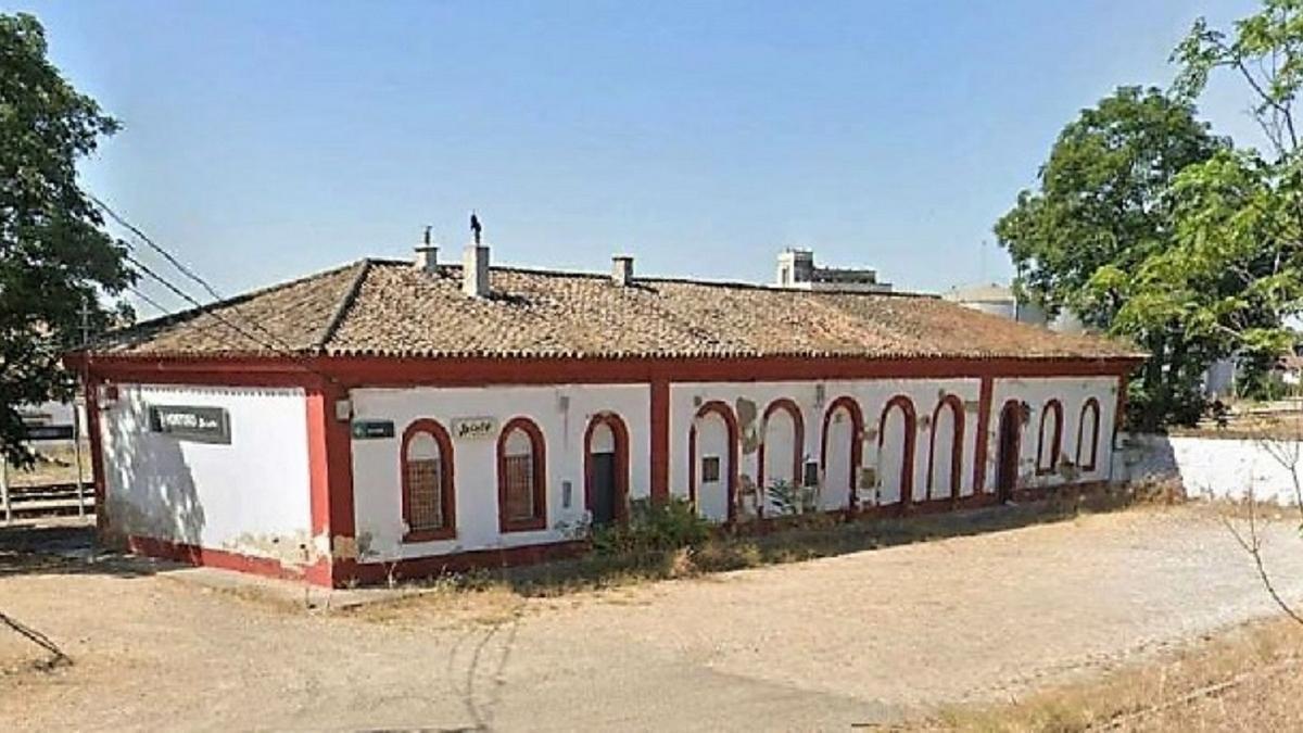 Viejo edificio de la estación de trenes de Montoro.