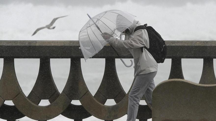 La borrasca &#039;Bernard&#039; dejará este lunes un día más de precipitaciones y rachas fuertes de viento