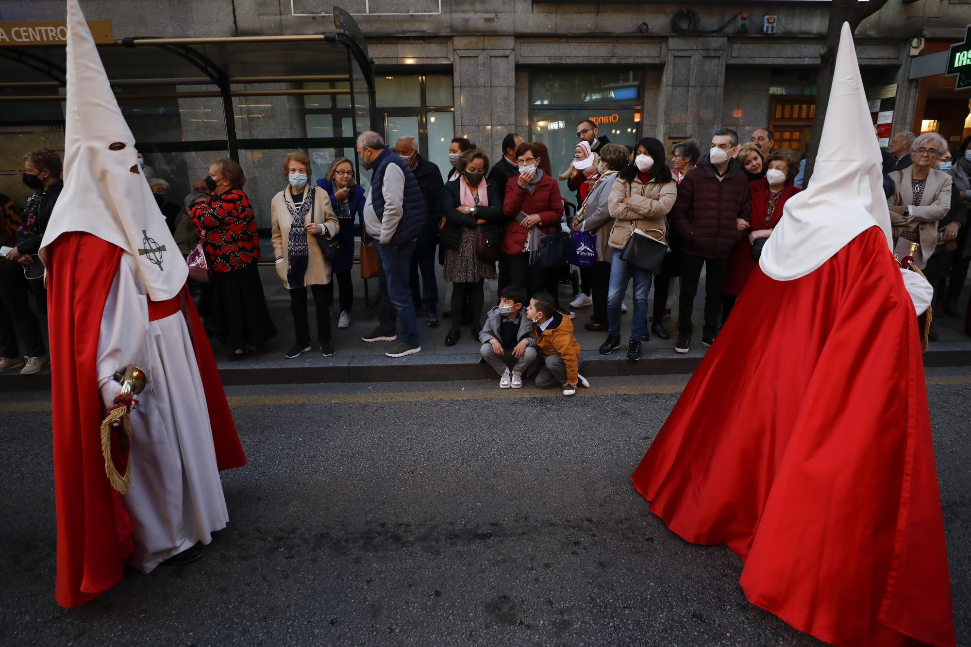 EN IMÁGENES: La imagen de Jesús Cautivo vuelve a recorrer las calles de Oviedo