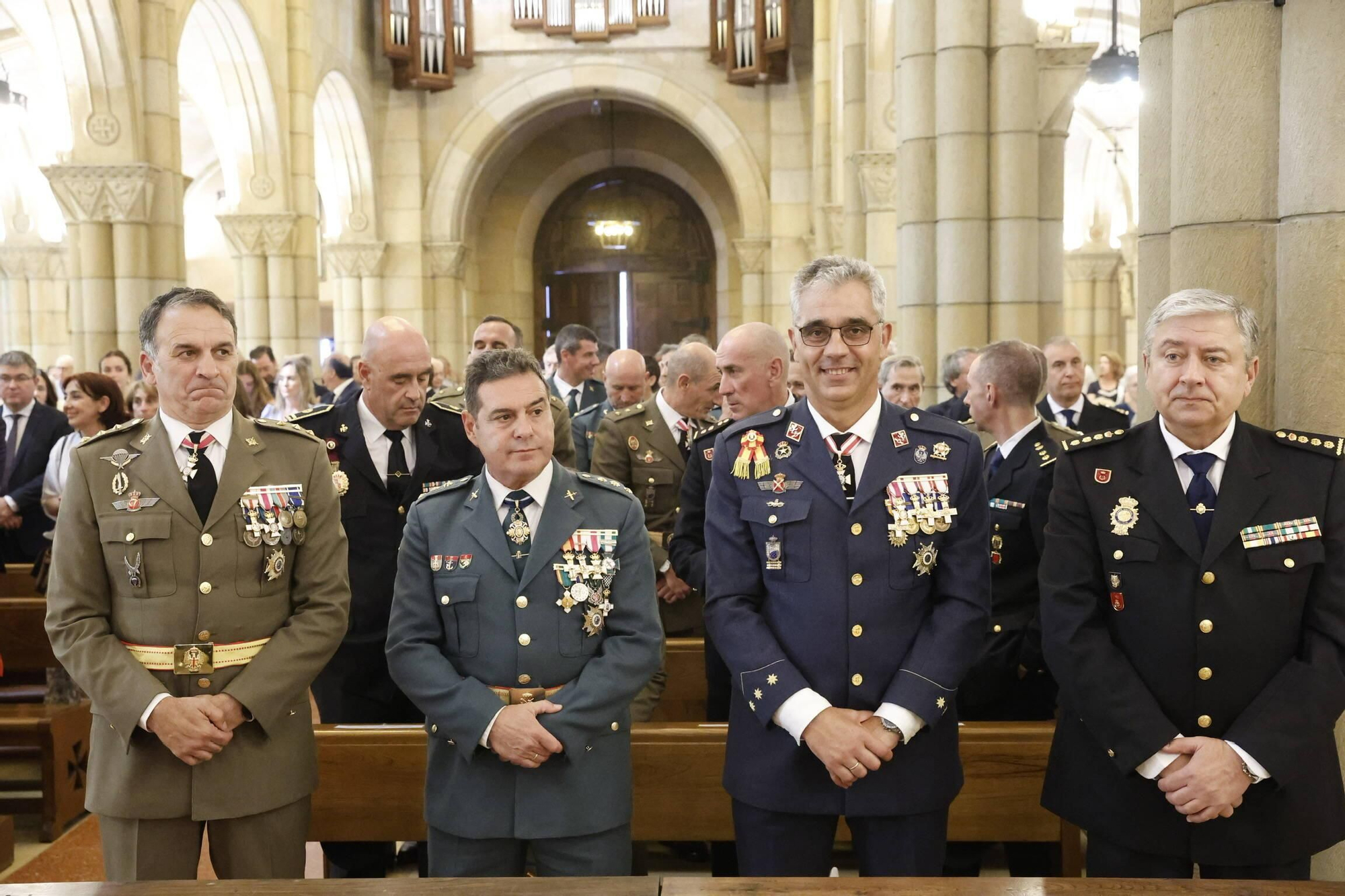 La misa con la Armada y la ofrenda floral del Carmen en Gijón, en imágenes