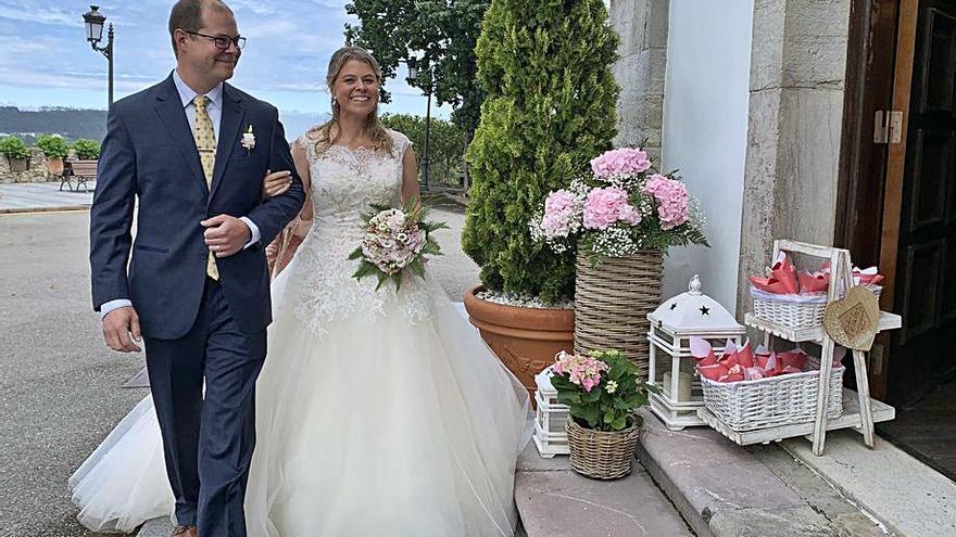 La novia, con su hermano Erik, padrino de la boda.