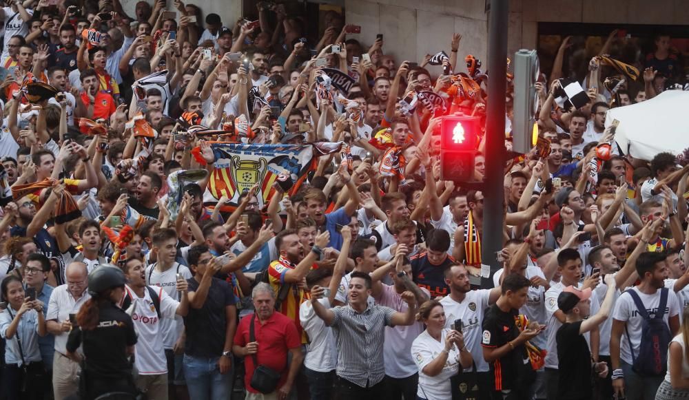 Así ha recibido la afición al Valencia en Mestalla