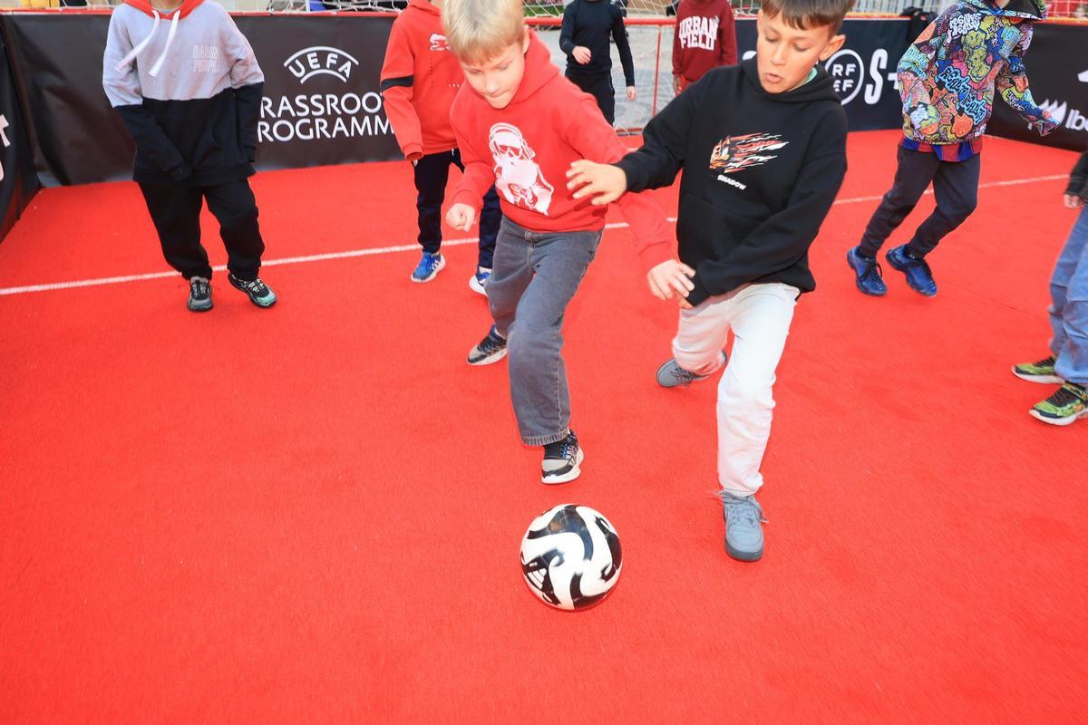 Galería | La final de la Supercopa ya se siente en la Fan Zone de la Plaza Mayor de Castelló