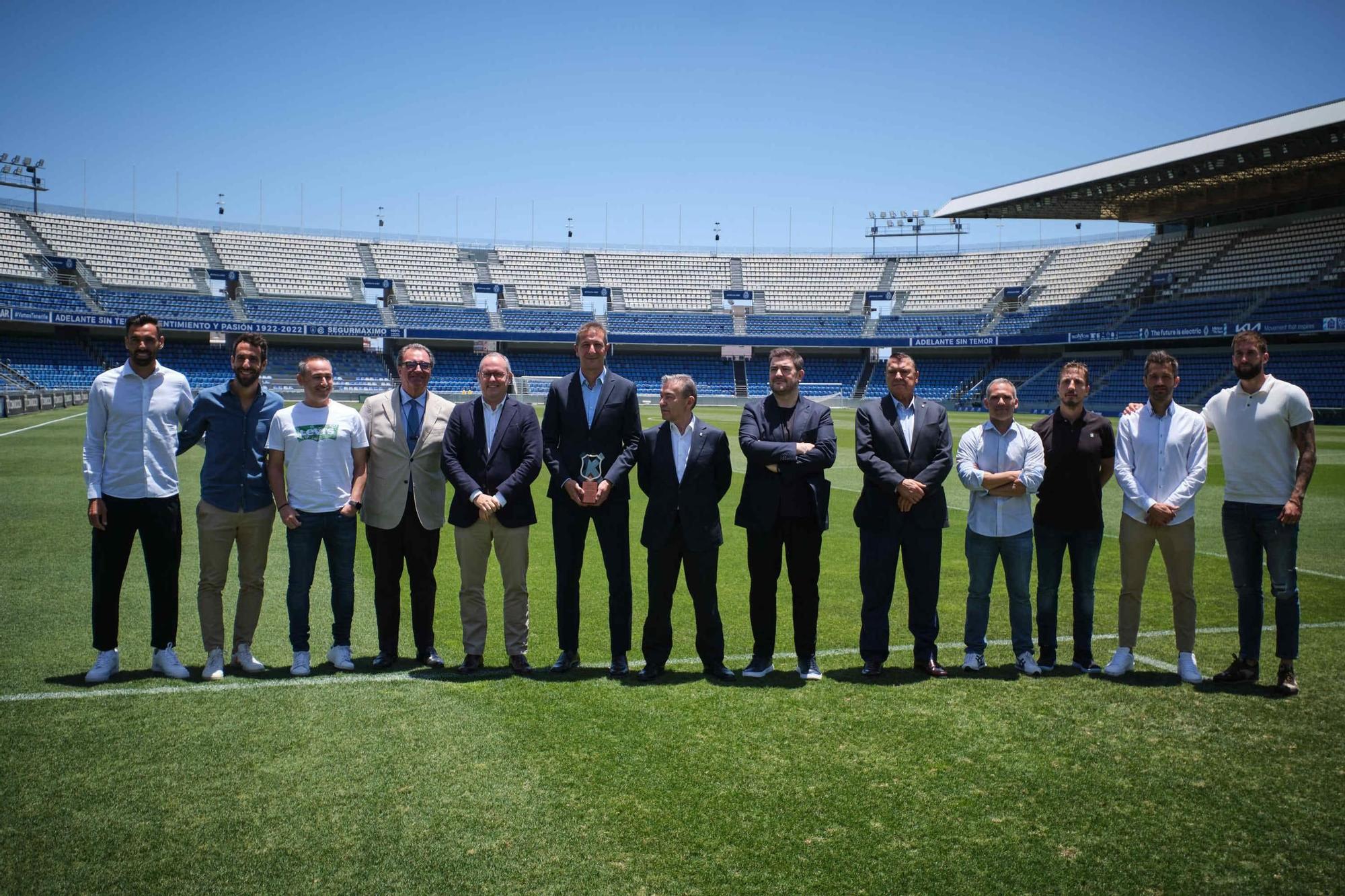 Entrega a Ramis del distintivo Leyenda blanquiazul