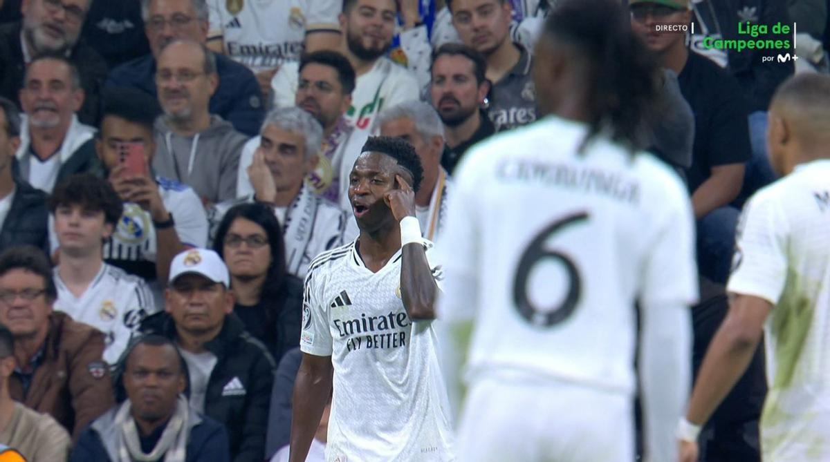 Vinicius llamó loco al árbitro Slavko Vincic durante el encuentro contra el AC Milan