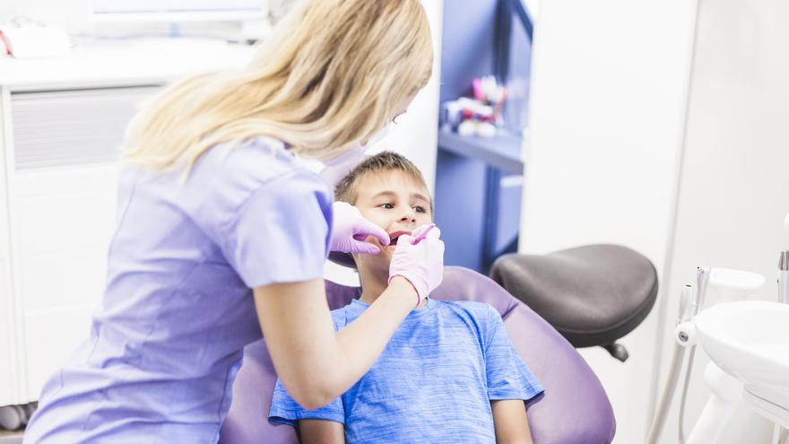 Solo tres de cada diez caries de niños son tratadas por el dentista
