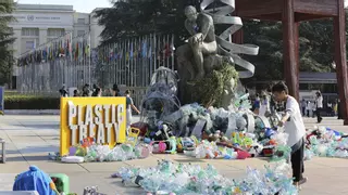 Ginebra no logra sellar el ansiado tratado global para reducir el impacto del plástico en el mundo: "Hemos perdido una oportunidad histórica"