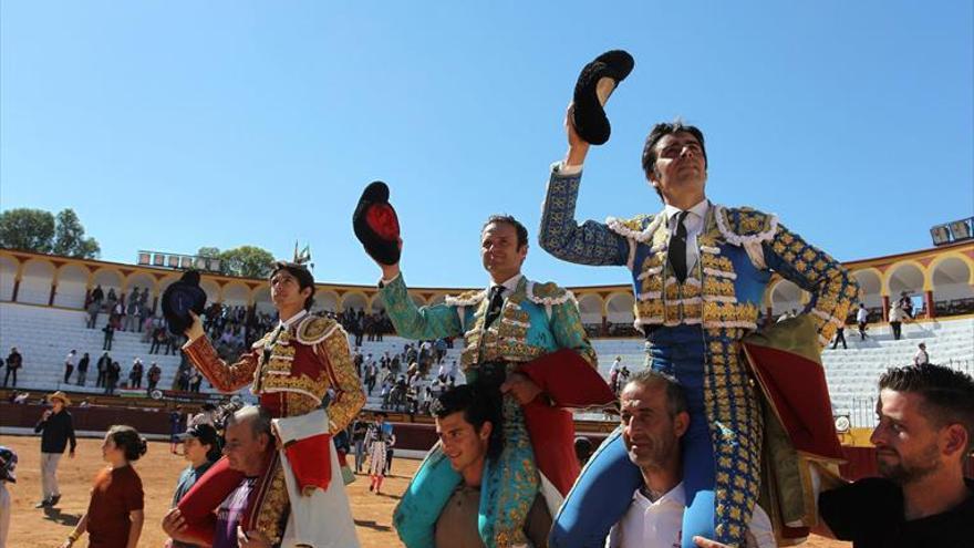 Mañana triunfal de toros y toreros