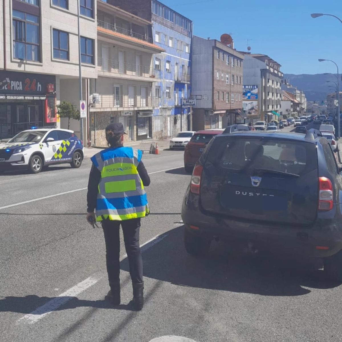 Una integrante de la Policia Local de Poio