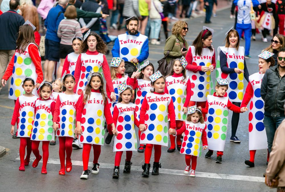 Los más pequeños desfilan en el Carnaval Infantil de Benidorm.