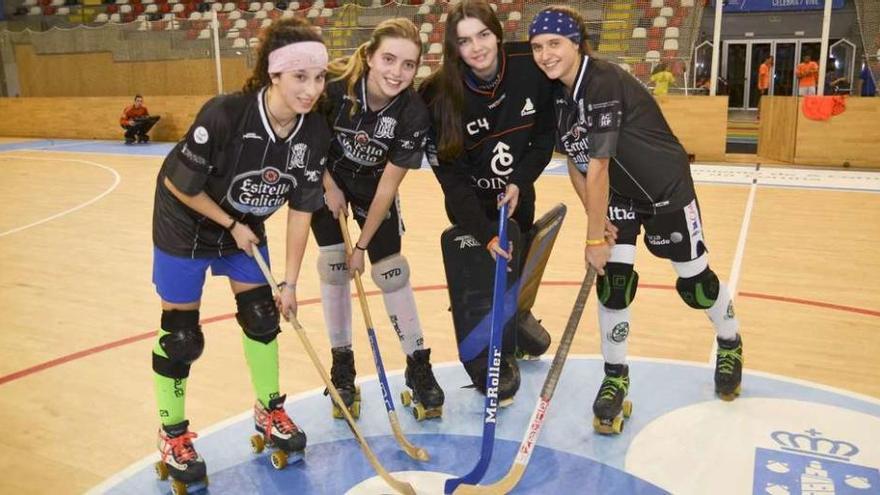 Las jugadoras del Liceo Lucía Paz, María Castelo, Kathy Guscin y María Sanjurjo, en el Palacio de los Deportes de Riazor.