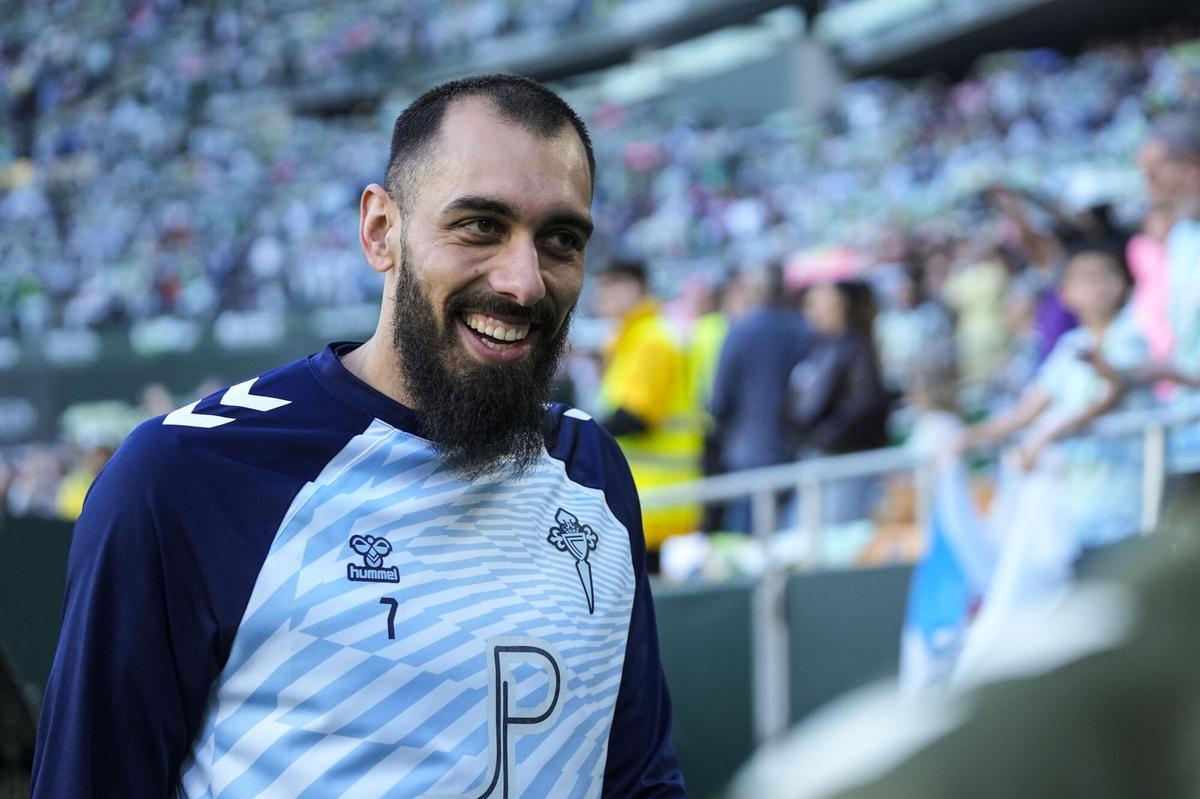 Borja Iglesias of RC Celta de Vigo looks on during the Spanish league, LaLiga EA Sports, football match played between Real Betis and RC Celta de Vigo at La Cartuja stadium on March 15, 2026, in Sevilla, Spain. AFP7 15/03/2026 ONLY FOR USE IN SPAIN. Joaquin Corchero / AFP7 / Europa Press;2026;SPORT;ZSPORT;SOCCER;ZSOCCER;Real Betis v RC Celta de Vigo - LaLiga EA Sports;