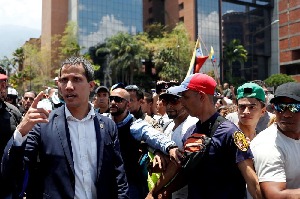 Tensió a Veneçuela per l'aixecament civil promogut per Guaidó