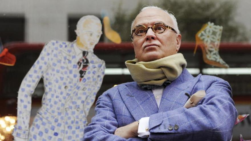 El diseñador de zapatos, Manolo Blahnik.