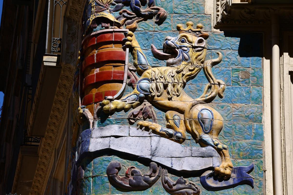 Un león rampante en una de las esquinas más importantes de Zaragoza