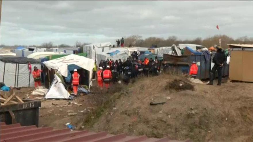 Desmantelamiento de la 'Jungla de Calais' con un fuerte dispositivo policial