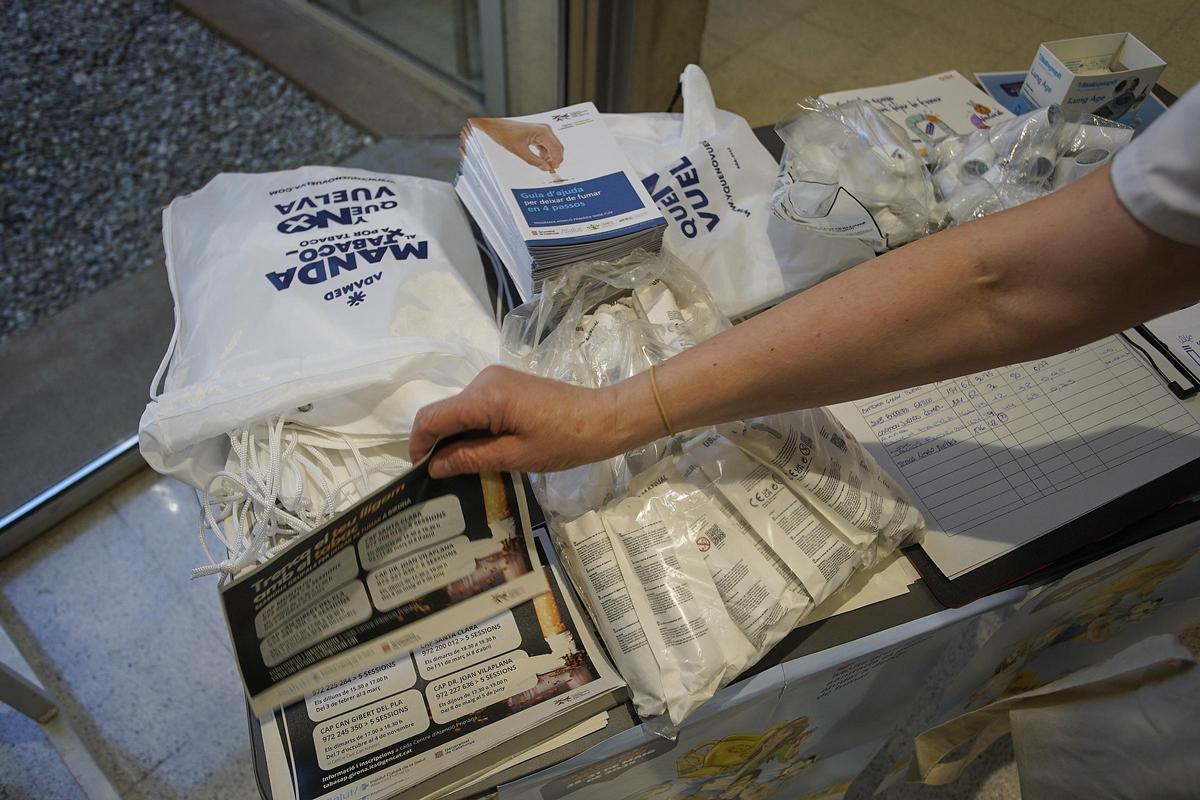 Material d'una taula informativa al CAP de Can Gibert del Pla amb motiu del Dia Mundial Sense Tabac de l'any passat.