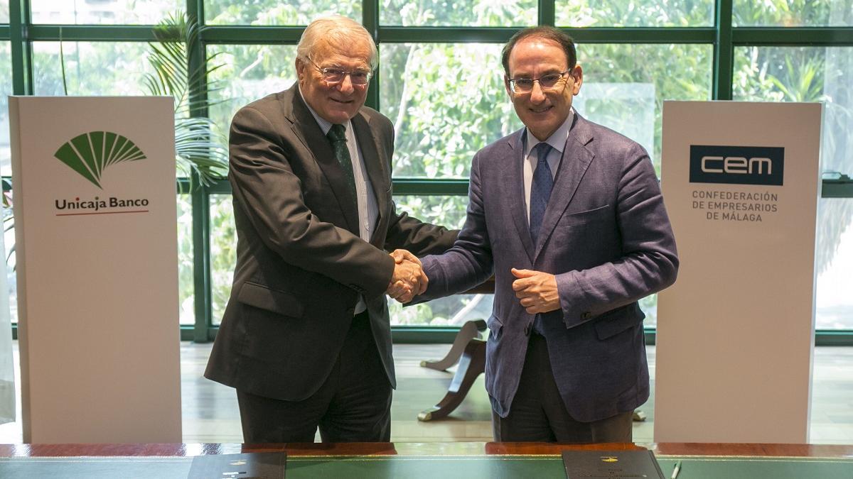 Manuel Azuaga y Javier González de Lara, en la firma del convenio.