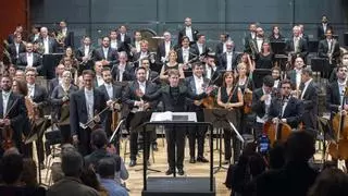 El especial carisma de Joshua Weilerstein atrapa al público del Auditorio Alfredo Kraus