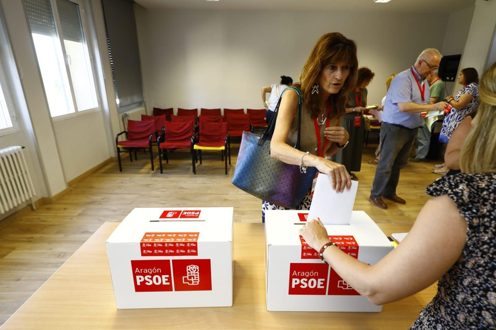 En imágenes | Los militantes eligen a la nueva Ejecutiva del PSOE en Zaragoza