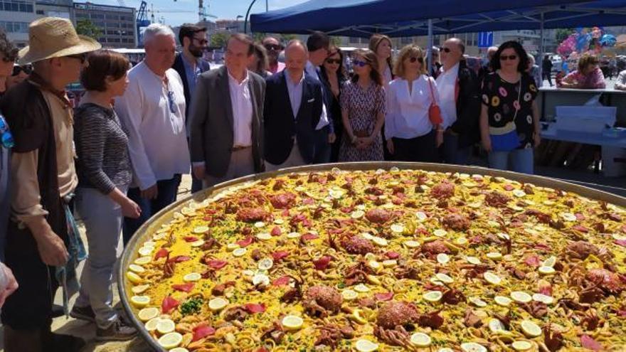 Así se elaboró una paella gigante para 1.200 comensales en Bouzas