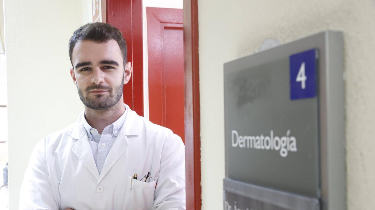 Ángel Fernández Camporro, dermatólogo del Hospital de Cabueñes: 