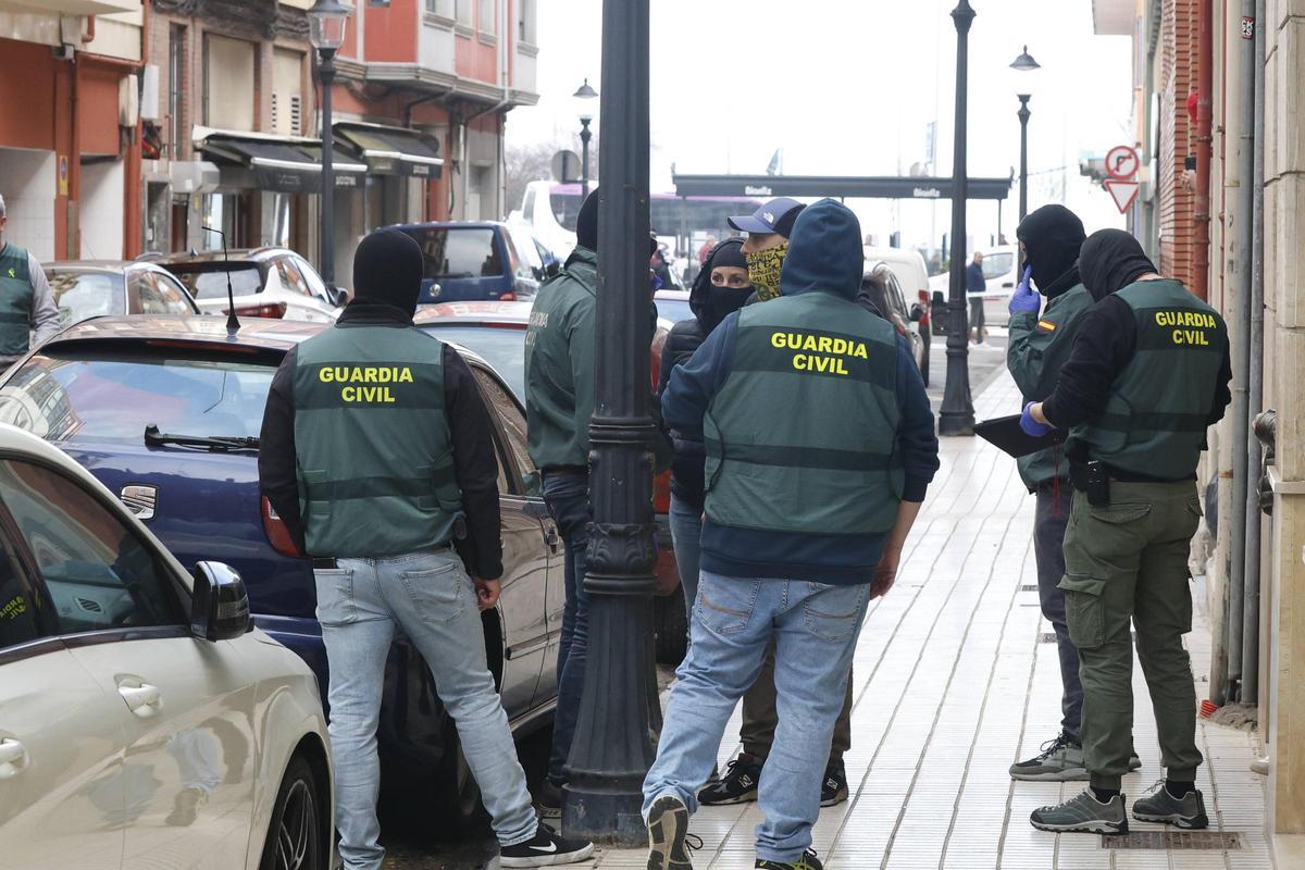 El operativo en Gijón para detener a los autores del asesinato a tiros de Emiliano "el panameño", en imágenes El operativo en Gijón para detener a los autores del asesinato a tiros de Emiliano "el panameño", en imágenes