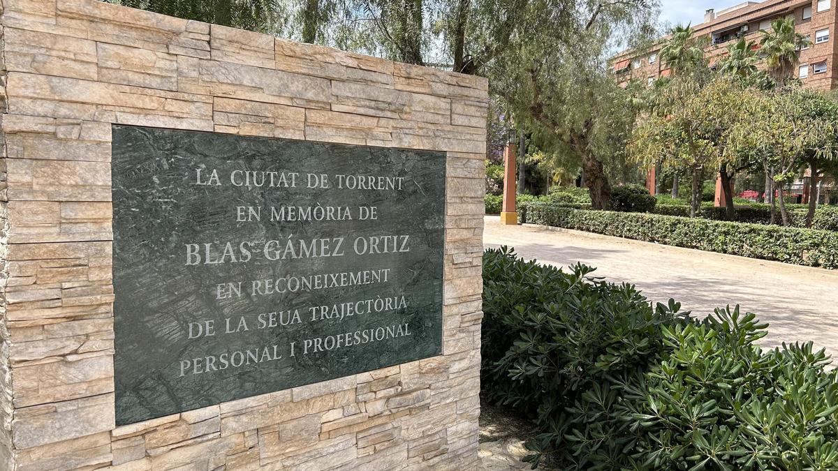 Placa de reconocimiento a Blas Gámez
