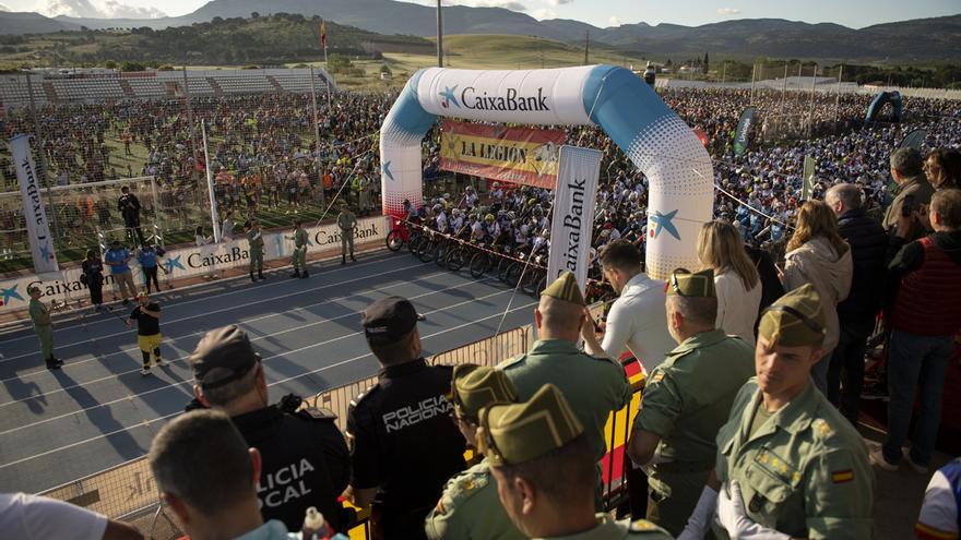 Más de 9.000 deportistas toman la salida en los 101 kilómetros de la Legión en Ronda
