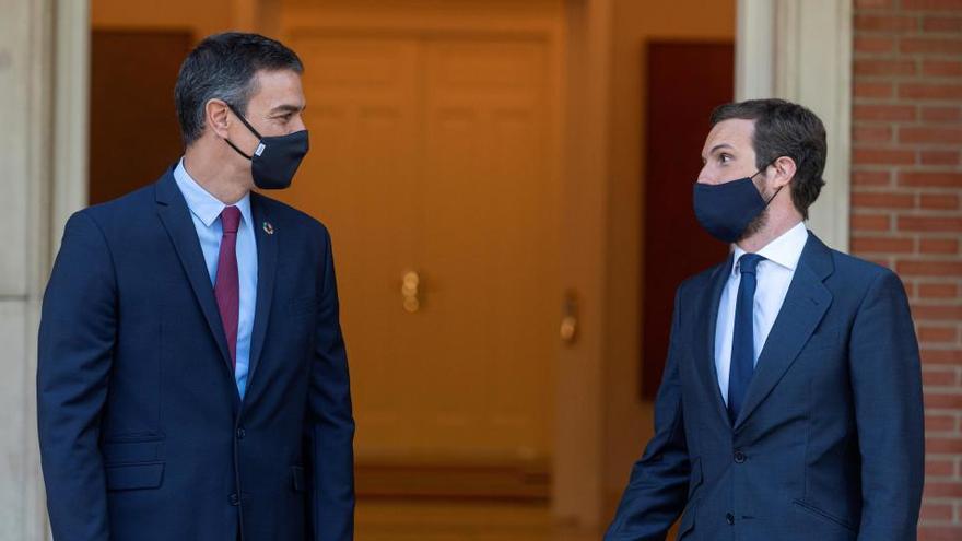 Pedro Sánchez y Pablo Casado en una reunión en Moncloa en septiembre