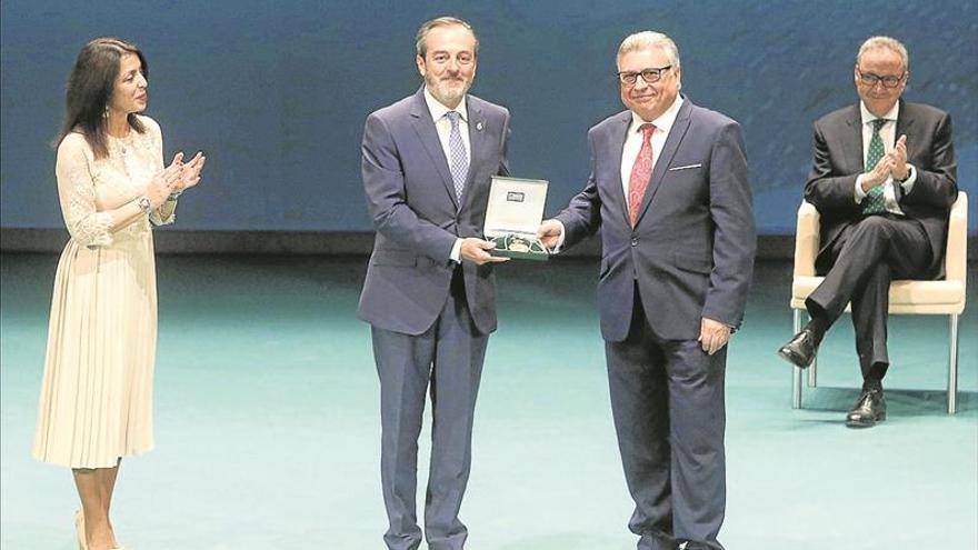 El Aguilar y Eslava es distinguido con una de las Medallas de Andalucía