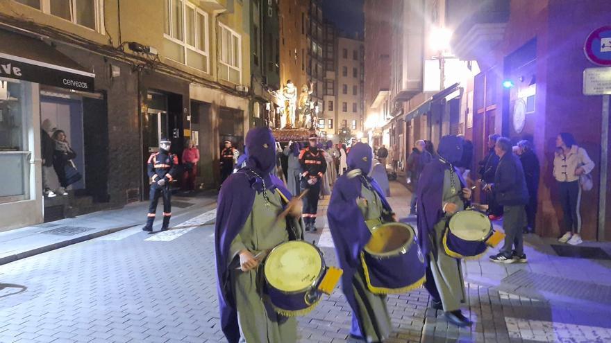 La procesión del Martes Santo llena de devoción las calles de Gijón: &quot;Cada vez va a más&quot;