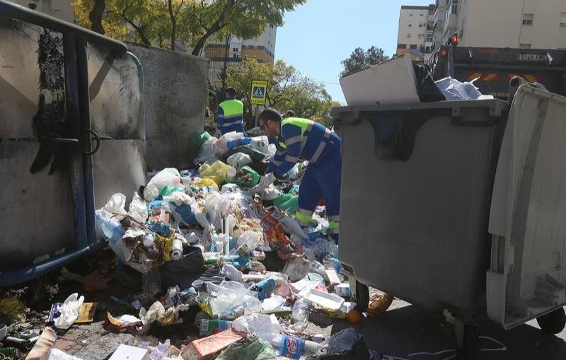 Recogida de basura en La Palmilla.