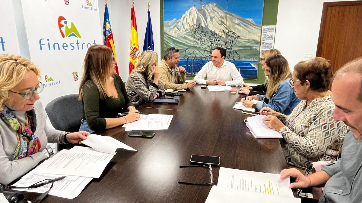 Juanfran Pérez Llorca se reúne, la semana pasada, con su equipo más próximo en Finestrat