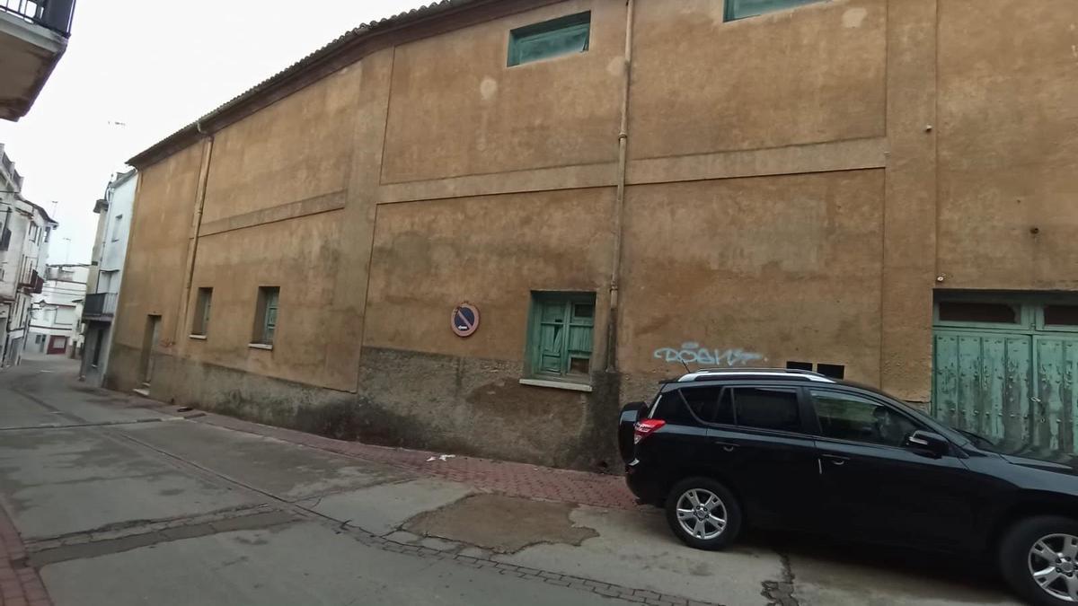 Edificio del antiguo cine Osuna, de Montehermoso.